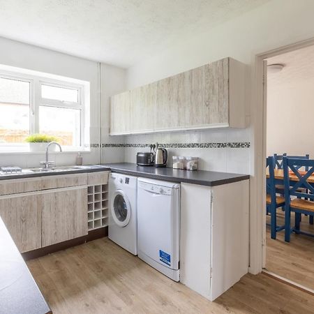 The Conifers Large Detached Home With Off Street Parking Witney Dış mekan fotoğraf