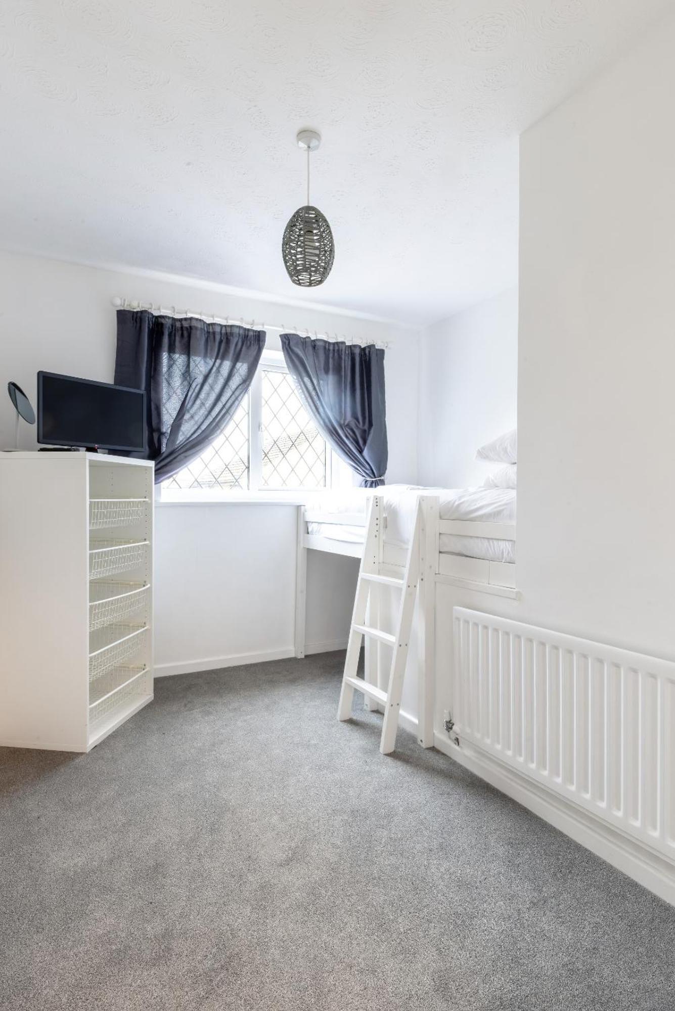 The Conifers Large Detached Home With Off Street Parking Witney Dış mekan fotoğraf