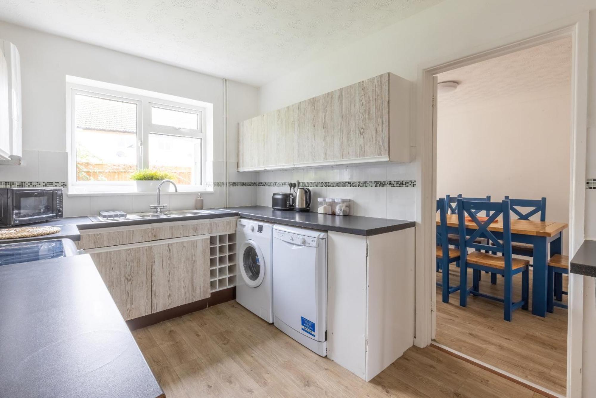 The Conifers Large Detached Home With Off Street Parking Witney Dış mekan fotoğraf
