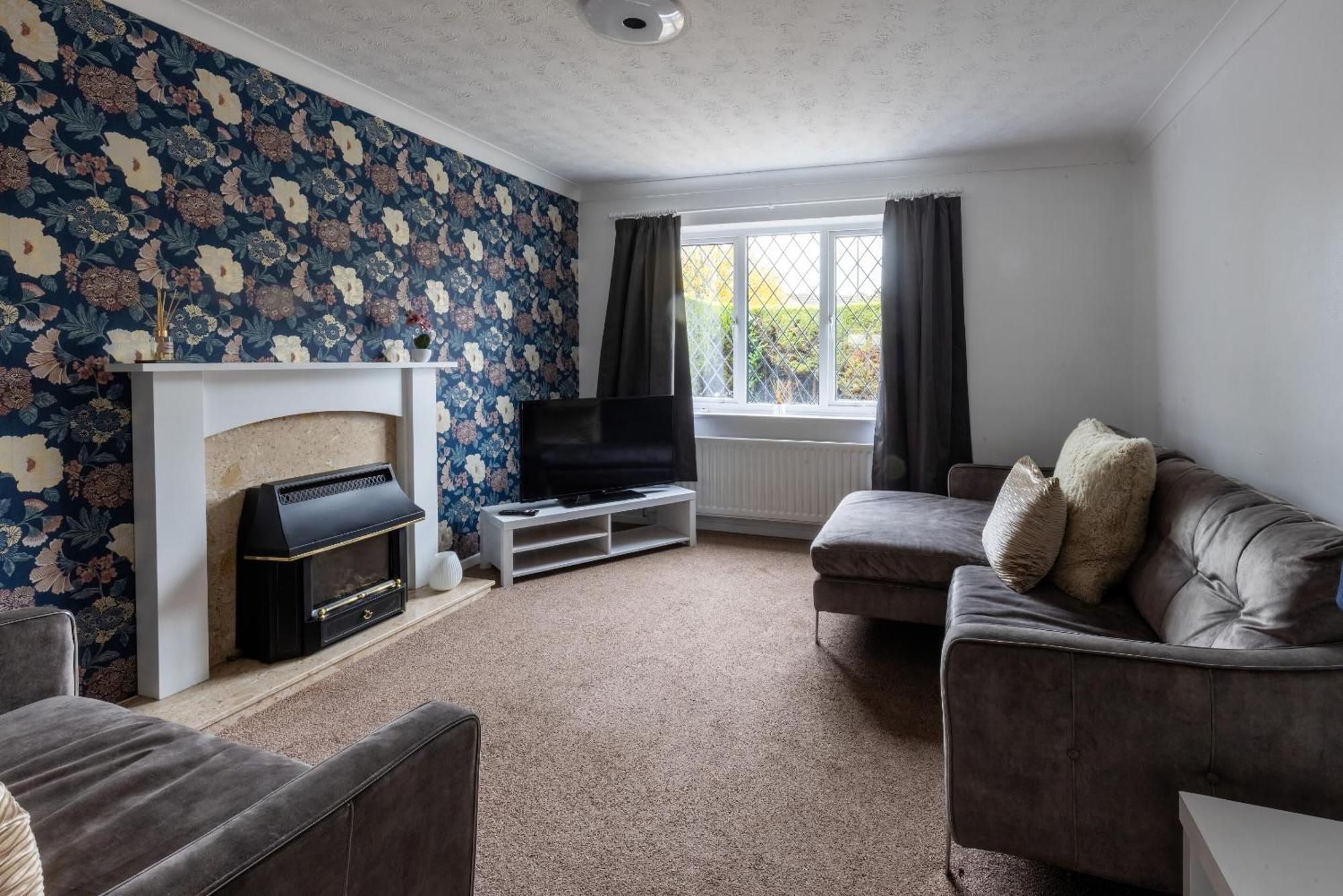 The Conifers Large Detached Home With Off Street Parking Witney Dış mekan fotoğraf