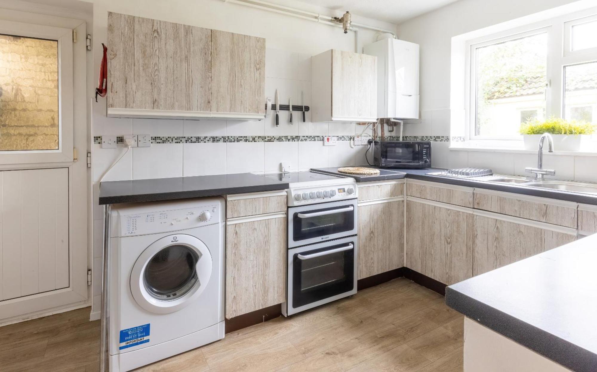 The Conifers Large Detached Home With Off Street Parking Witney Dış mekan fotoğraf