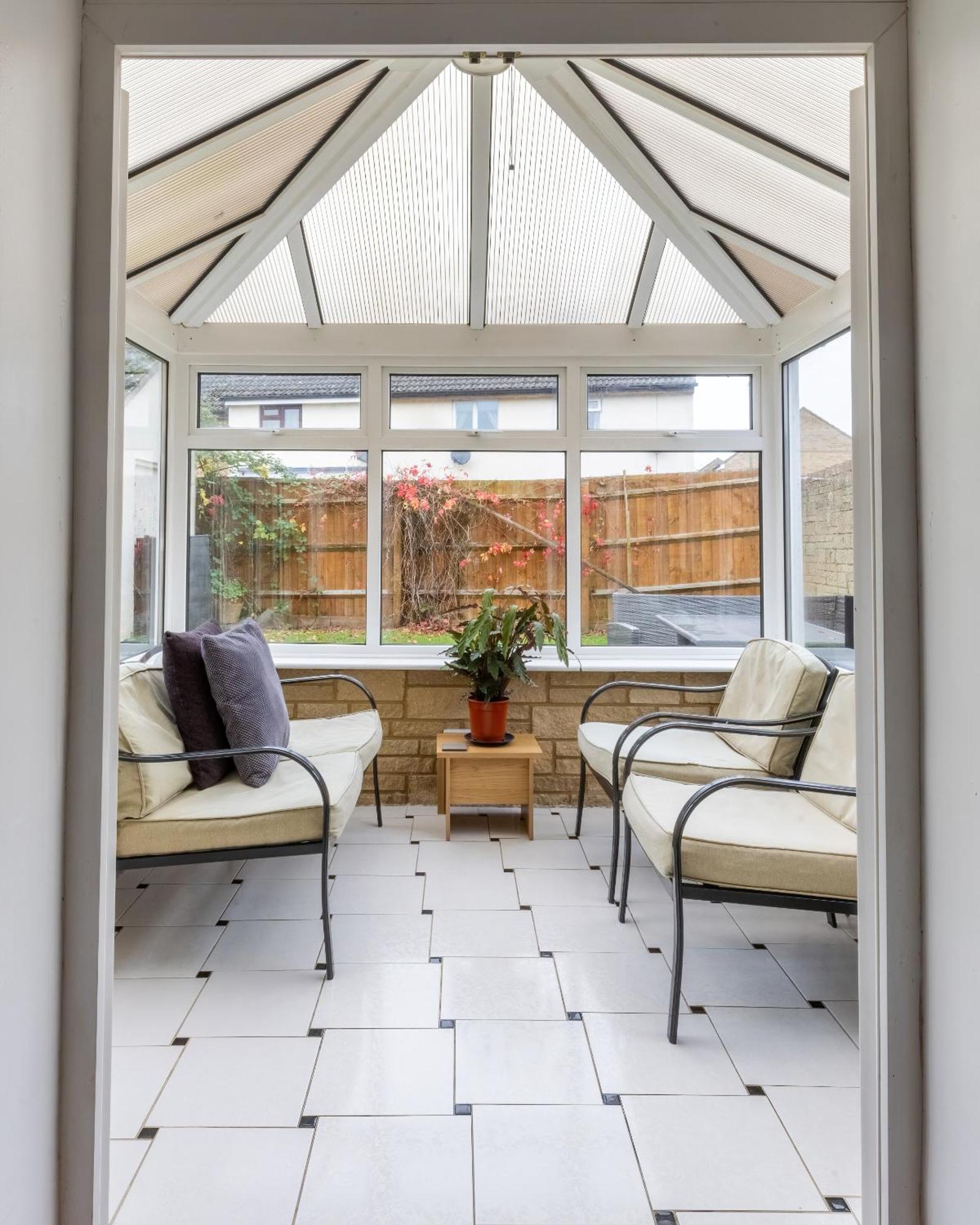 The Conifers Large Detached Home With Off Street Parking Witney Dış mekan fotoğraf