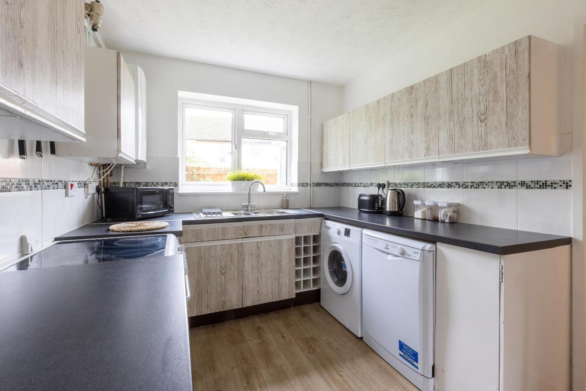 The Conifers Large Detached Home With Off Street Parking Witney Dış mekan fotoğraf